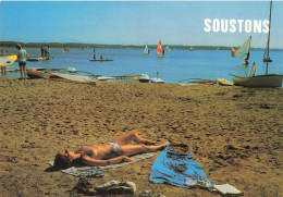 40 Soustons Le Lac Nu Femme Nue Seins Nus  CPM Nude , Pin-up Sexy Naturisme , Planche à Voile - Soustons