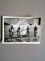 Photo De Coureurs Cyclistes à L'entrainement Vel-d'hiv 1951 - Sporten