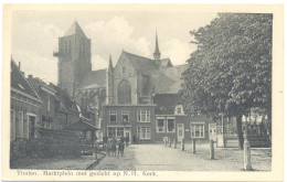 Tholen - Marktplein Met Gezicht Op De Ned. Herv. Kerk - Tholen