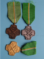3 Medailles Van De ARBEID > Hulde En Erkentelijkheid ( Zie / Voir / See SCANS ) ACV >>> 3 Verschillende ( BR / Z / G ) ! - Otros & Sin Clasificación