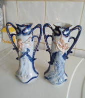 2 Petits Vases Avec Des Femmes Musiciennes (muses ?) - Vases