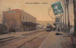 AMPLEPUIS (Rhône) - La Gare - Train - Carte Toilée Couleurs - Voyagé 190? (2 Scans) Lyon-Vaise, 7 Rue De La Pyramide - Amplepuis