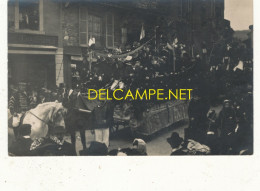 CARNAVAL / CARTE PHOTO    Défilé Char  / Chapellerie / Magasin De Chaussures / Coiffeur - Carnaval