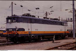 Photo Diapo Diapositive Slide Train Locomotive Electrique SNCF BB 16105 à PONT CARDINET Le 14/05/1993 VOIR ZOOM - Diapositives