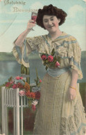 FÊTES ET VOEUX -  Nouvel An - Une Fille Trinquant Une Verre De Vin - Colorisé - Carte Postale Ancienne - Nieuwjaar