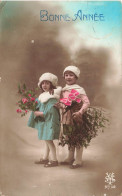 FÊTES ET VOEUX - Nouvel An - Des Enfants Tenant Un Bouquet De Rose Et Des Muguets - Colorisé - Carte Postale Ancienne - Nieuwjaar