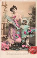 FÊTES ET VOEUX - Pâques - Une Mère Et Sa Fille Tenant Un Panier De Fleurs Avec Un Grand œuf - Carte Postale Ancienne - Pasen