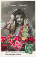 FÊTES - VŒUX - Bonne Année - Petite Fille Tenant Des Bonbons - Colorisé - Carte Postale Ancienne - Nieuwjaar