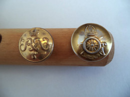 Bouton Lot De 2 Couronne Armée De Terre GAUNT LONDON  Livery Canonnier  Couronne Tiare? - Boutons