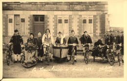 Auxon * Carte Photo * La Cavalcade Du Village En 1937 * Groupe Costumé , Corso Fleuri Mi Carême Carnaval - Autres & Non Classés