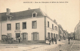 Janville * La Rue De L'hospice Et Hôtel Du Sabot D'or * Diligence Attelage - Other & Unclassified