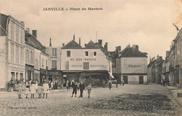 Janville * La Place Du Martroi * Commerces Magasin , Mercerie Rouennerie AU BON MARCHE - Andere & Zonder Classificatie