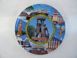 Vintage Wall Hanging Plate KARAGANDY Memorabilia Souvenir #2131 - Otros & Sin Clasificación