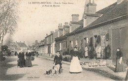 La Motte Beuvron , Lamotte Beuvron * Rue Du Vieux Bourg Et Place Du Marché * Magasin Commerce Confections Chaussures - Lamotte Beuvron