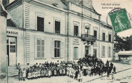 Tréloup * Place , La Sortie Des écoles * Groupe Scolaire Enfants - Andere & Zonder Classificatie