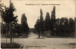 CPA VIGNEUX-sur-SEINE Place De La Republique (1354686) - Vigneux Sur Seine