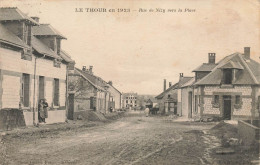 Le Thour * Rue De Nizy Vers La Place * En 1923 * Village Villageois - Autres & Non Classés