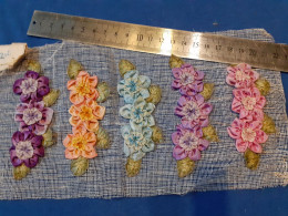 FLEURS BRODERIE à La Main Bouquet De Fleurs à Coudre Satin 1928 - Kant En Stoffen