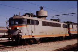 Photo Diapo Diapositive Slide Train Locomotive Electrique SNCF BB 9520 à VILLENEUVE ST GEORGES Le 18/06/1993 VOIR ZOOM - Diapositives