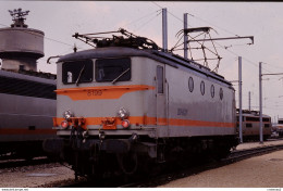 Photo Diapo Diapositive Slide Train Locomotive Electrique SNCF BB 8199 à VILLENEUVE ST GEORGES Le 16/02/1993 VOIR ZOOM - Diapositives