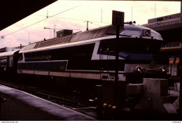 Photo Diapo Diapositive Slide Locomotive SNCF CC 72002 PARIS GARE DE LYON Dernier Train 5626 En 03/1988 VOIR ZOOM - Diapositives