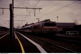 Photo Diapo Diapositive Slide 1er Train Avec Locomotive Electrique à MONTARGIS En 03/1988 VOIR ZOOM - Diapositives