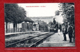 54 NEUVES -MAISONS La Gare Arrivé D'un Train - Neuves Maisons