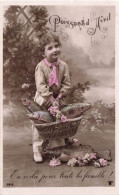 FÊTES - VŒUX - Poisson D'avril - Petite Fille Avec Des Poissons - Colorisé - Carte Postale Ancienne - 1 April (aprilvis)