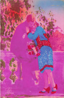 COUPLES - Un Câlin Sur Le Balcon - Colorisé - Carte Postale Ancienne - Coppie
