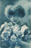 ENFANTS - Petite Fille Et Un Bouquet De Fleurs - Carte Postale Ancienne - Abbildungen