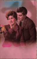 COUPLE - L'homme Contemplant Sa Femme  - Colorisé - Carte Postale Ancienne - Paare