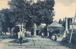 Bragny En Charollais * La Place De L'église Et Le Monument Aux Morts - Other & Unclassified