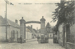 - Nièvre -ref-B501- Guérigny - Forges Nationales De La Chaussade - Entrée Des Cours Du Château - Forge - Industrie - - Guerigny