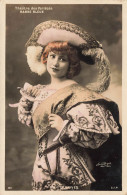 Mlle DE BRIVES * Carte Photo * Artiste Spectacle Music Hall Cabaret Théâtre Opéra * Photo Paul BOYER - Artiesten