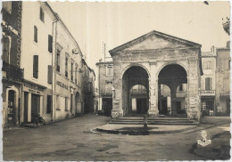 D 34.GIGNAC. LES HALLES L HOTEL DE VILLE - Gignac