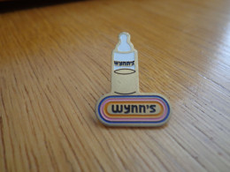 Pin's Bouteille Wynn's - Carburants