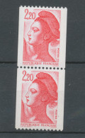 Type Liberté Paire Verticale N°2379 + N°2379a N° Rouge Au Verso Y2379aA - Ungebraucht