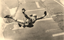 Parachutisme * Le Parachustiste Gérard TREVES Champion Du Monde De Précision D'atterrissage * Aviation - Parachutting