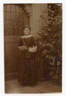 Delcampe - Carte Photo.femme Factrice En Costume D'époque.poste.postière.casquette. - Post & Briefboten