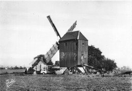 Ouarville * Le Moulin à Vent , Monument Historique * Molen - Autres & Non Classés