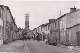 Saint-Pierre-d'Oléron (17) Carte Photo Commerces Rue Principale Et L'église . Automobile Traction - Saint-Pierre-d'Oleron