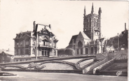 [76] Seine Maritime . Fécamp. Eglise Saint Etienne Et La Caisse D'epargne - Fécamp