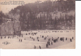 FRONTIERE FRANCO-SUISSE BASSINS DU DOUBS EN HIVER PATINAGE SUR LE BASIN DE L'ECHO  REF 80746 - Patinage Artistique