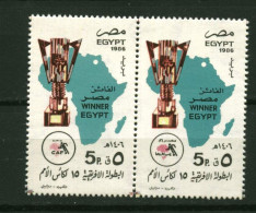 Egypte ** N° 1309/1310 Se Tenant -  Victoire De L'équipe D'Egypte Dans La Coupe D'Afrique De Foot - Nuevos