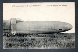 Dirigeable - Zeppelin - à Maubeuge Rentrée Dans Le Hangar - Dirigeables