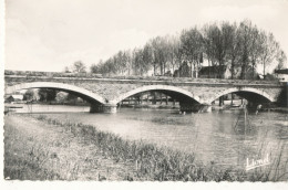 49 // SEICHES SUR LOIR    Le Pont Sur Le Loir   CPSM PETIT FORMAT - Seiches Sur Le Loir