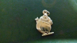 B7 / PENDENTIF OBELIX - Colgantes