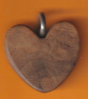 COEUR Très Rustique En Bois D'olivier - Hauteur 35 Mm Largeur 30 Mm - € 1 - Pendentifs