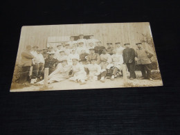 65347-  OLD PHOTO CARD 1914 - 1918??? OF SOLDIERS WITH NURSES?            WHO WHAT WHERE??????? - War 1914-18