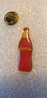 Pin's Coca-Cola Bouteille Rouge Lignes - Coca-Cola